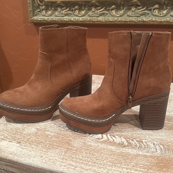 Sun and Stone booties - Picture 2 of 3